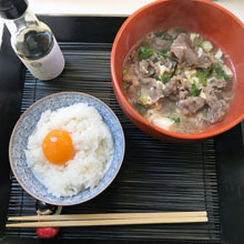 盛り付けられた肉吸い