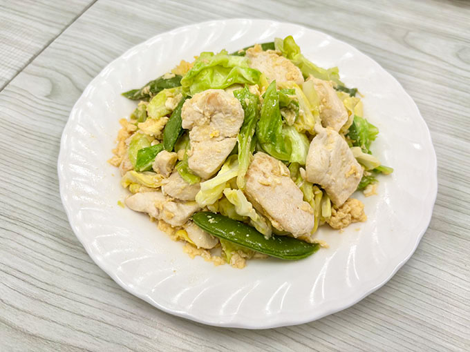 春キャベツと卵と鶏むね肉のみそマヨソテーの写真